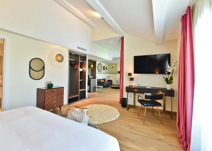 La Port D'antibes & 4*