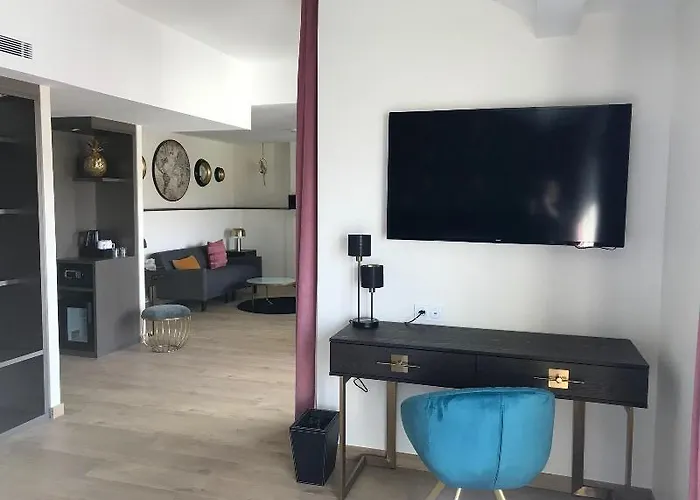 Отель La Port D'antibes & 4*