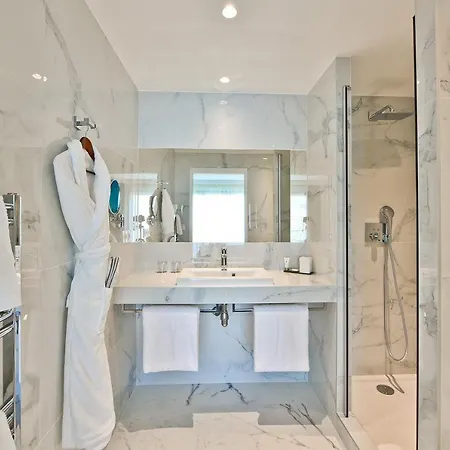 호텔 La Port D'antibes & 4*