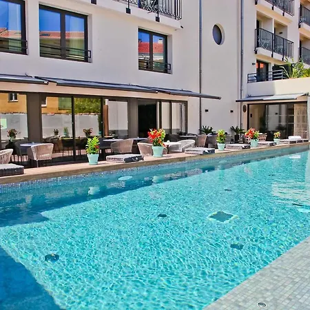 호텔 La Port D'antibes & 4*