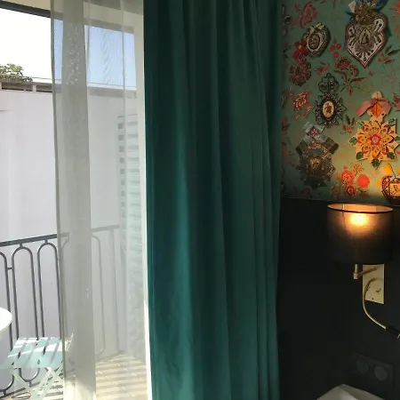 호텔 La Port D'antibes & 4*