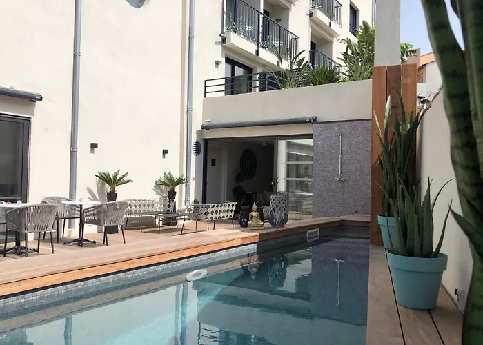 La Port D'antibes & Hotel